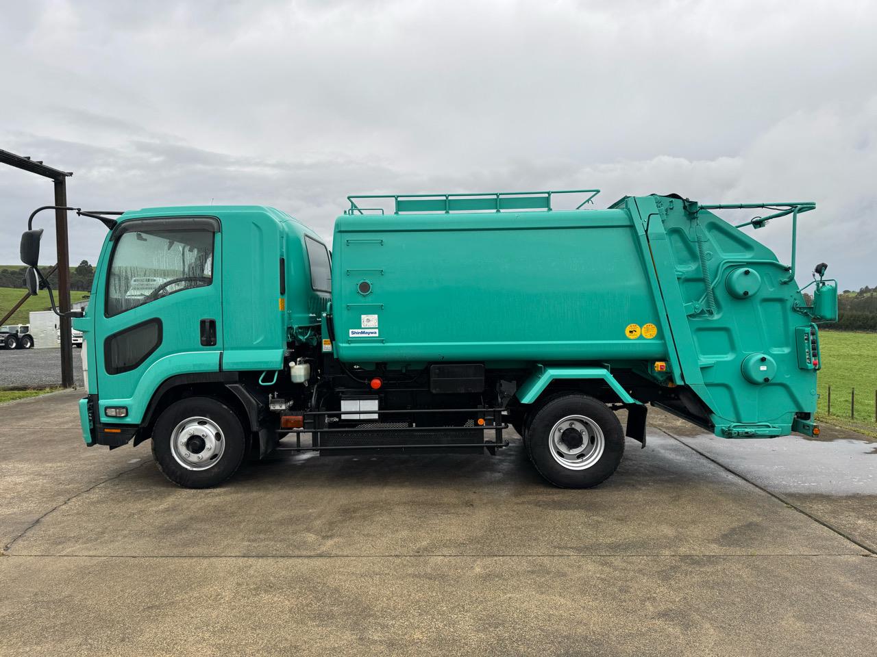 2017 ISUZU Forward