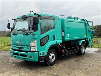 2017 ISUZU Forward - Thumbnail