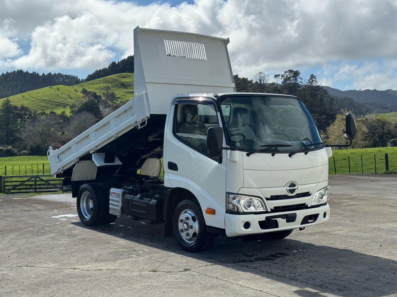 2019 HINO DUTRO