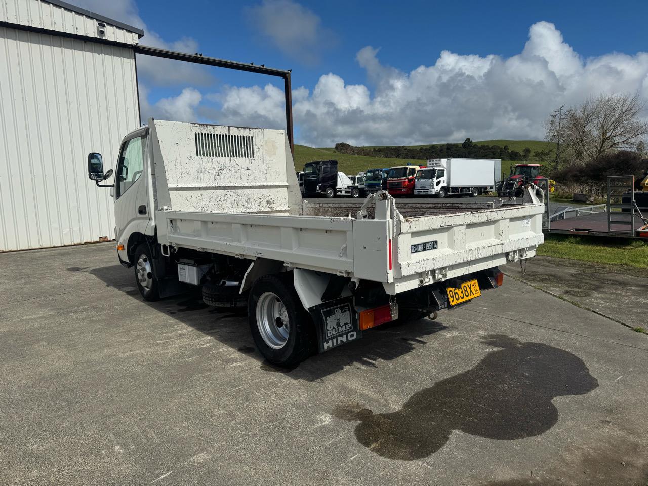 2019 HINO DUTRO