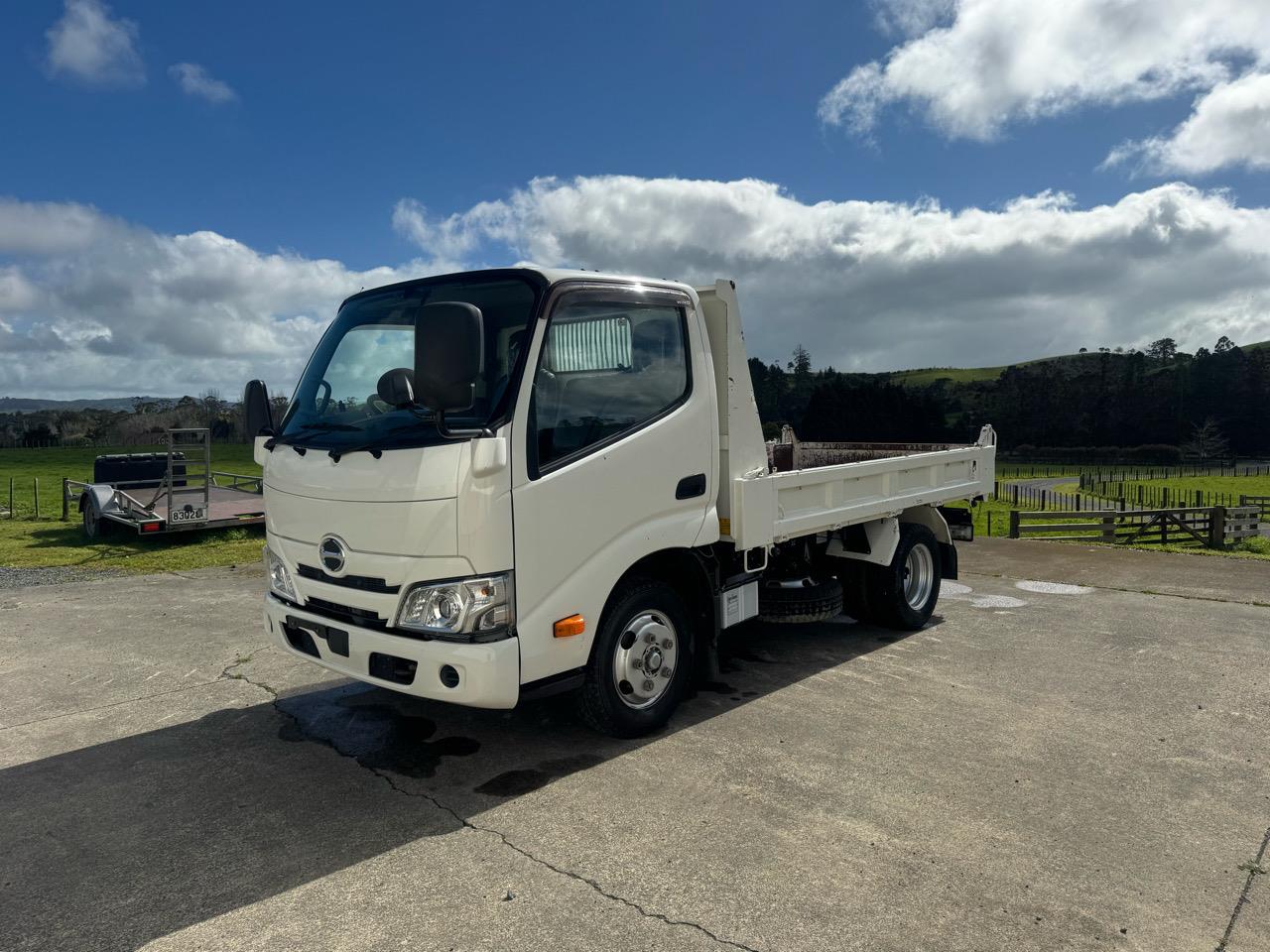 2019 HINO DUTRO