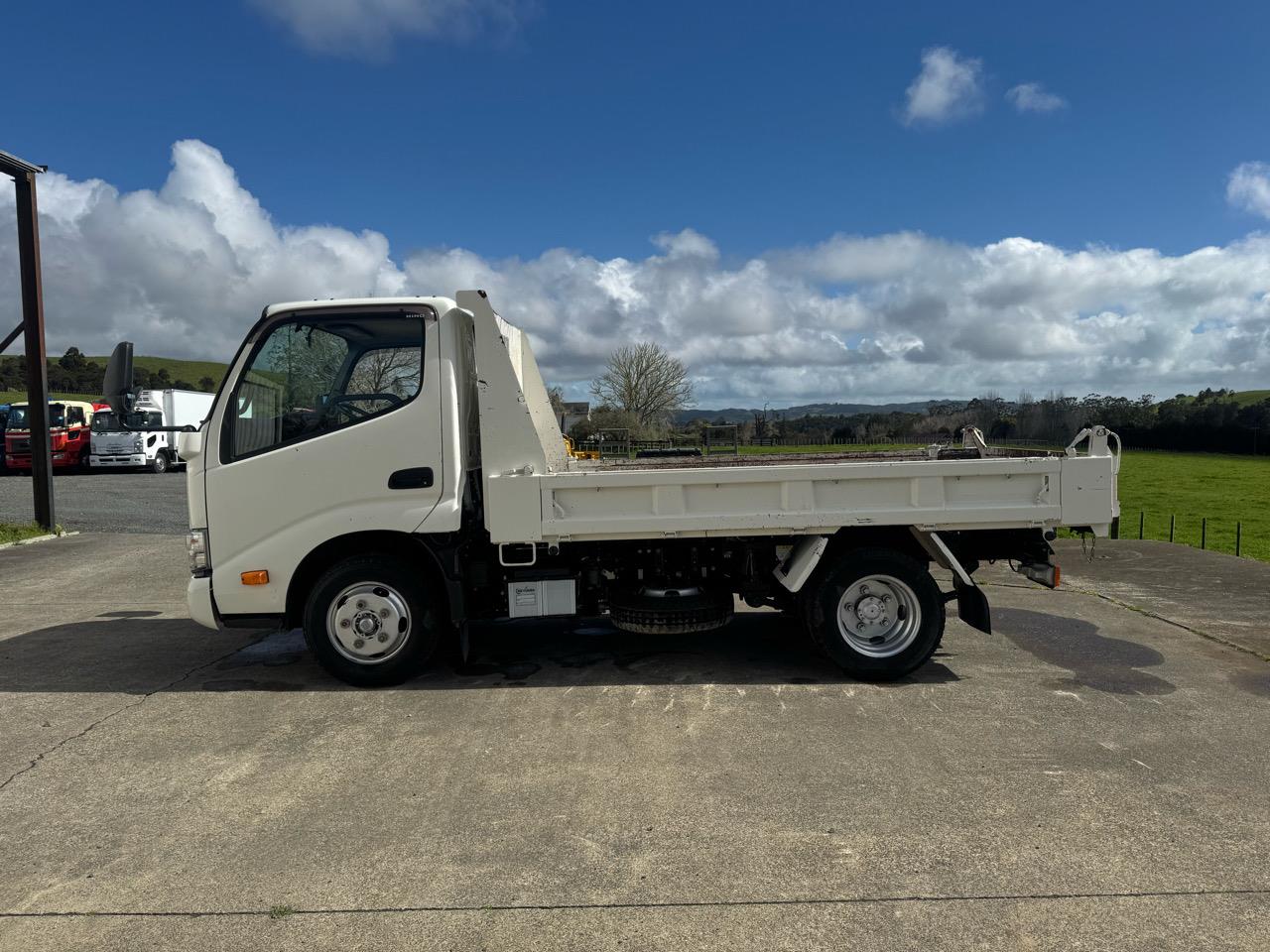 2019 HINO DUTRO
