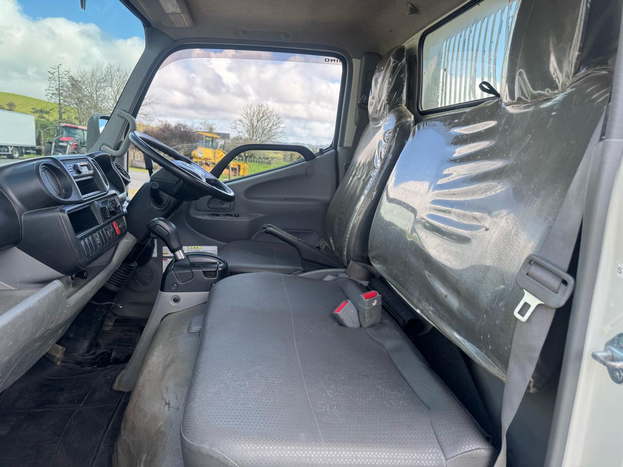 2019 HINO DUTRO