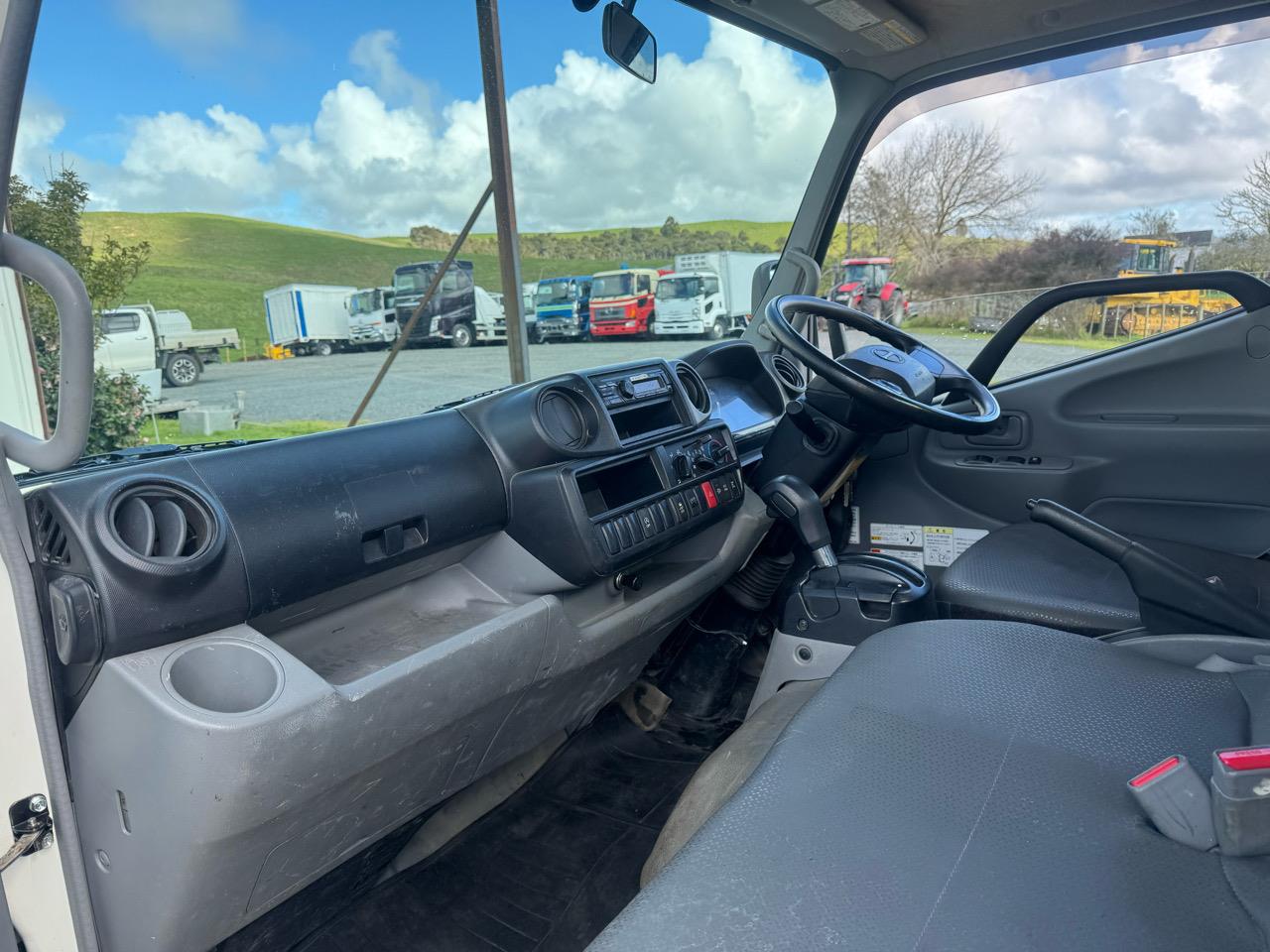 2019 HINO DUTRO