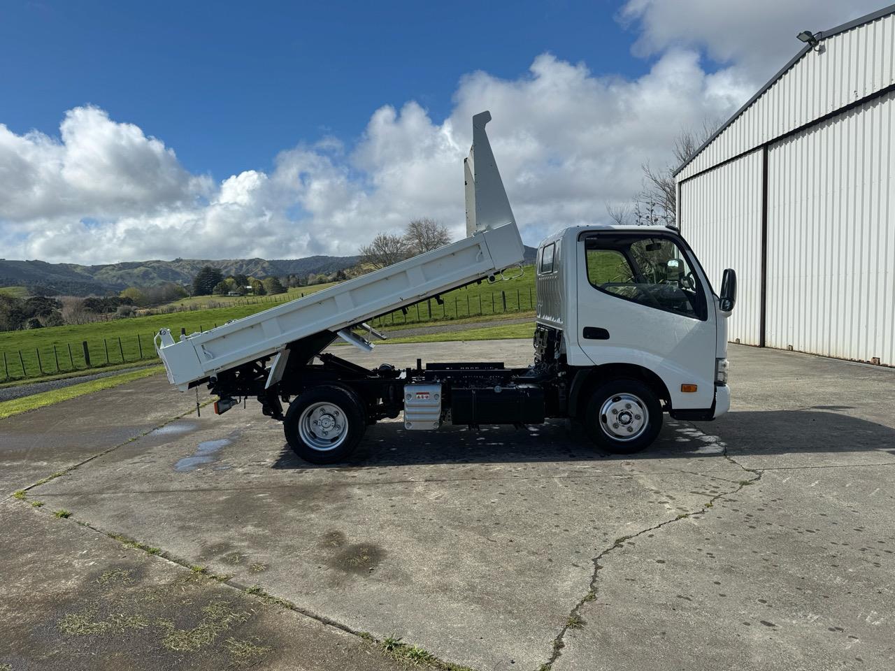 2019 HINO DUTRO