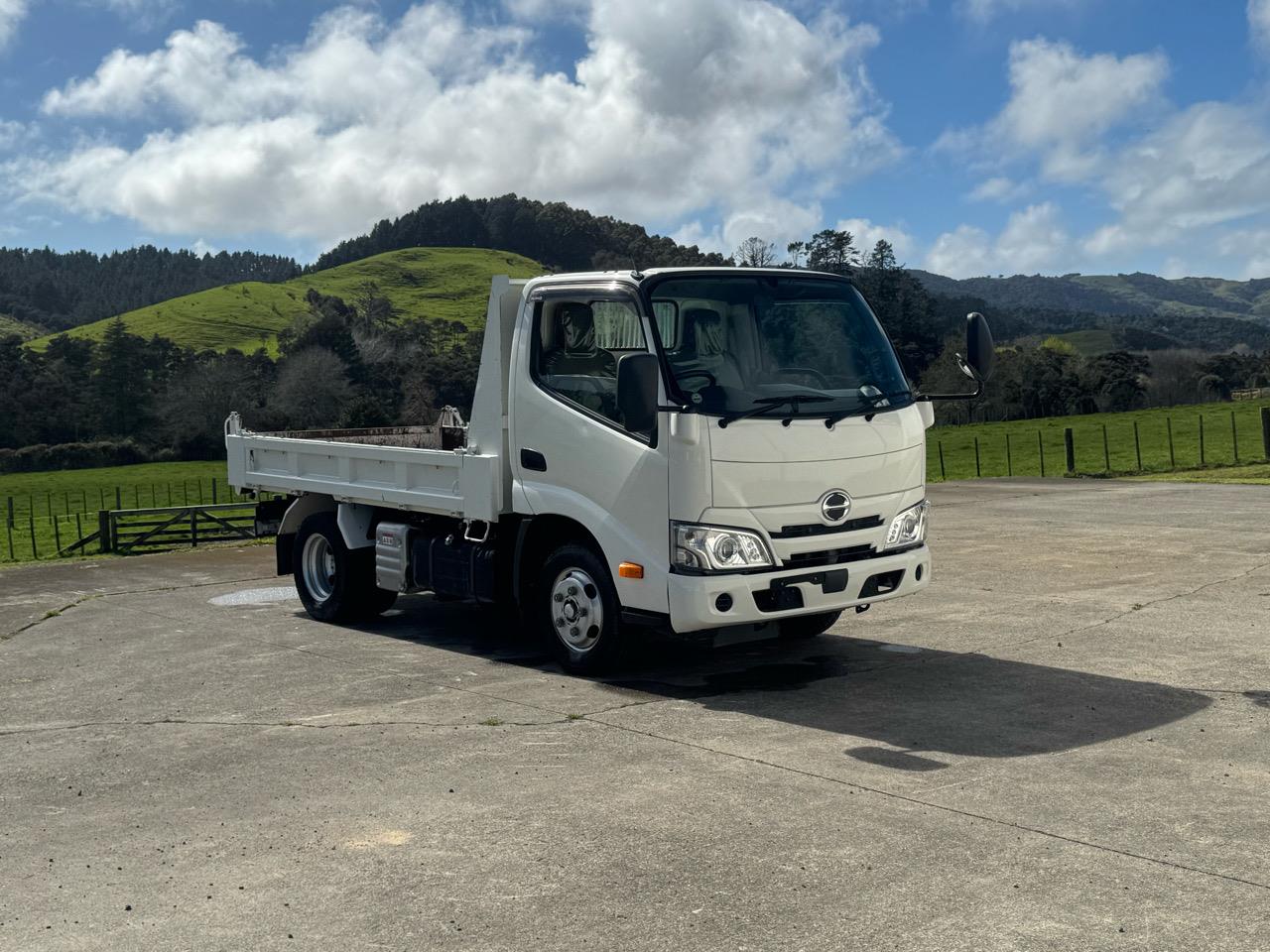 2019 HINO DUTRO