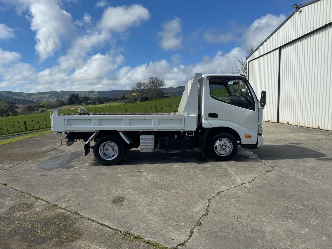 2019 HINO DUTRO