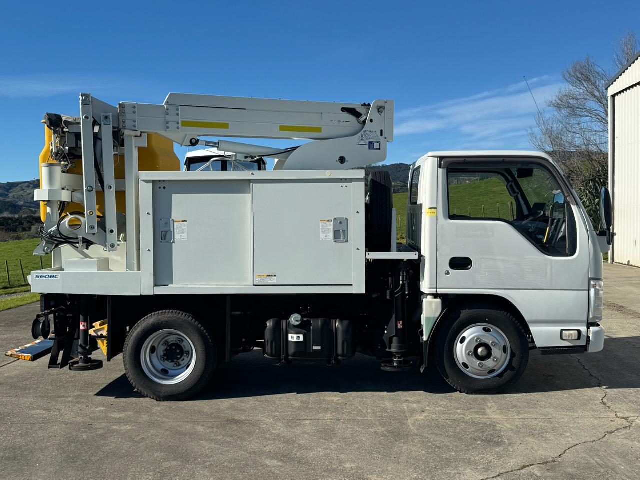 2013 ISUZU ELF