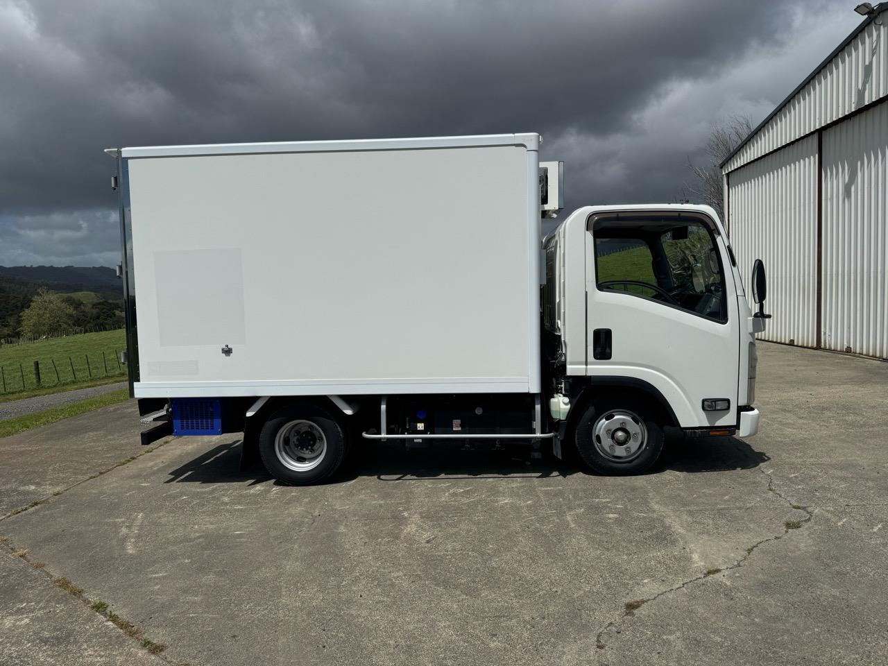 2020 ISUZU ELF