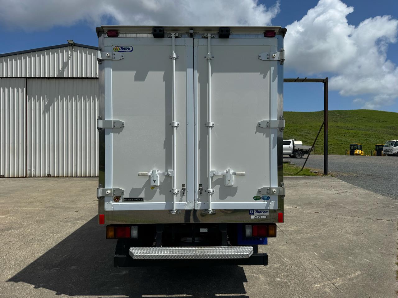 2020 ISUZU ELF