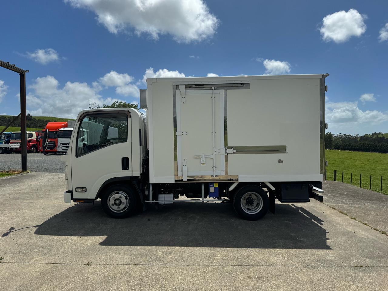 2020 ISUZU ELF